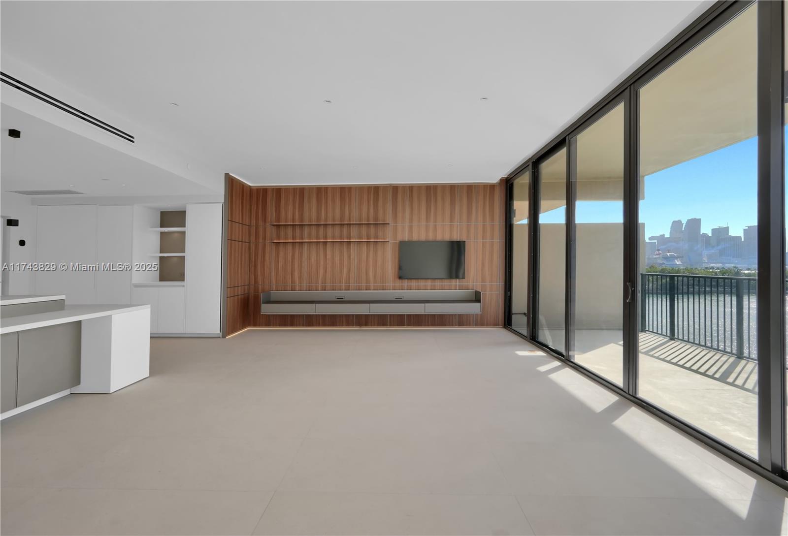 1000 Venetian Way 608 Property Photo 31