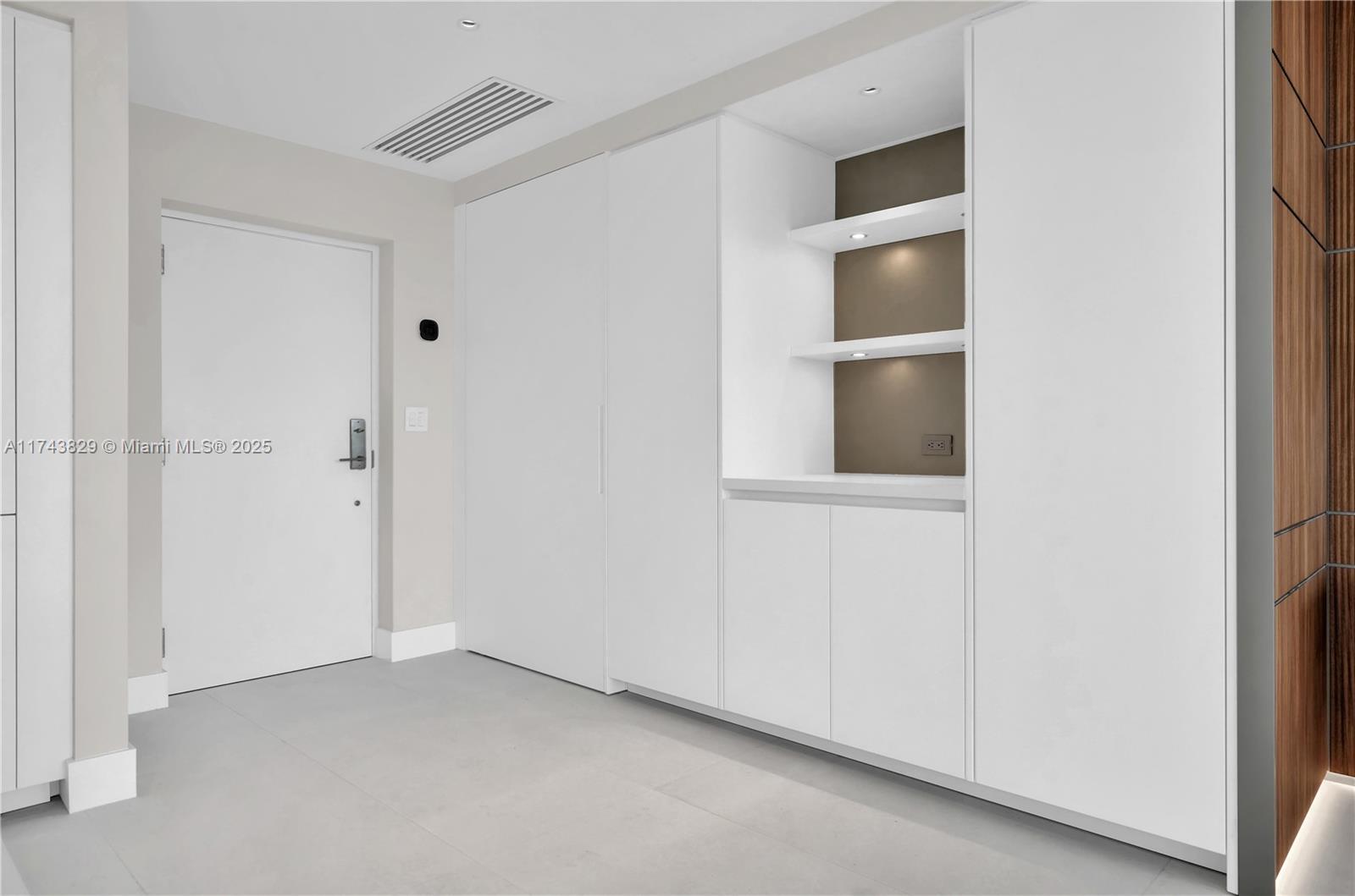 1000 Venetian Way 608 Property Photo 32