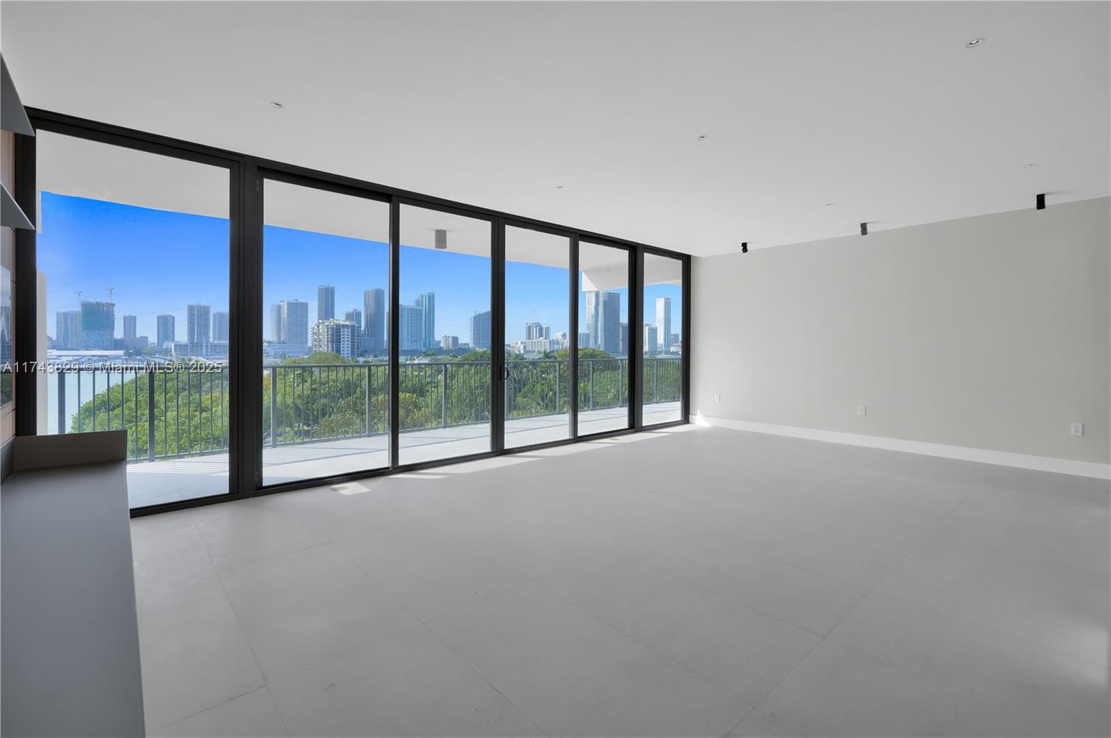 1000 Venetian Way 608 Property Photo 35