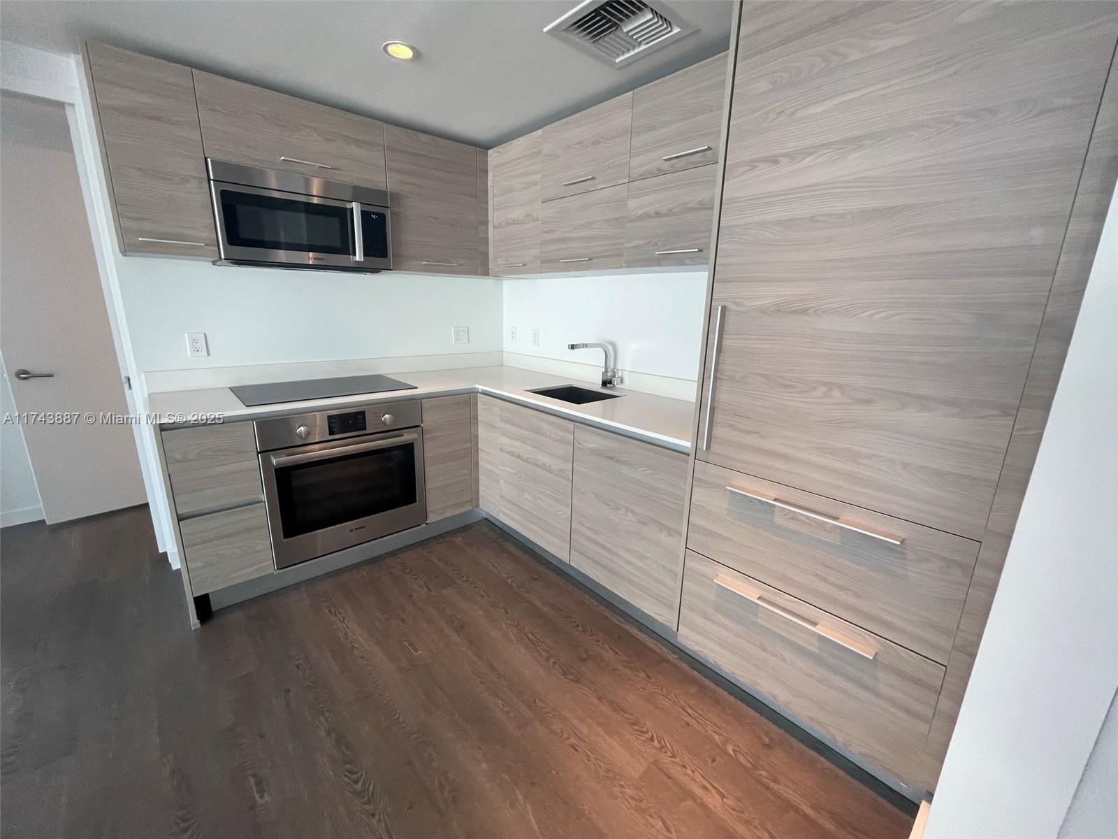 1300 S Miami Ave 1107 Property Photo 4
