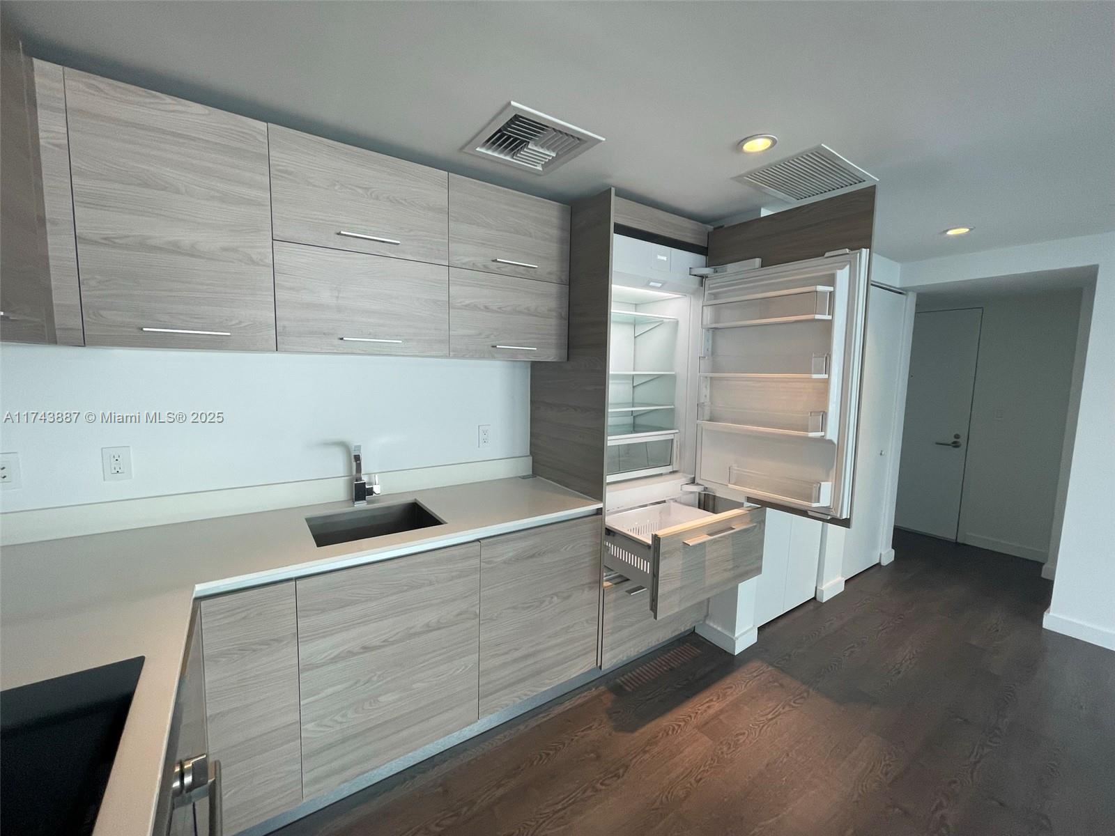 1300 S Miami Ave 1107 Property Photo 5