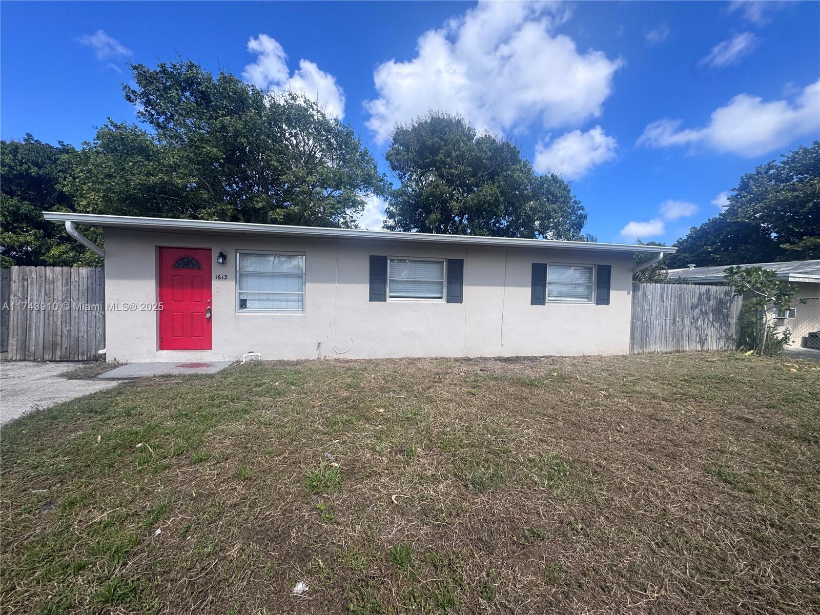 1613 Nw 15th Pl Property Photo