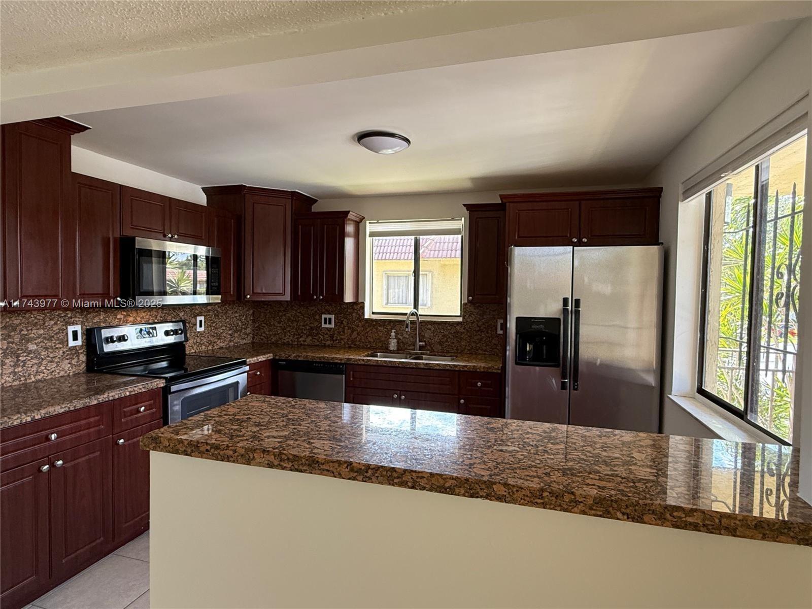 303 Lakeview Dr 202 Property Photo 2