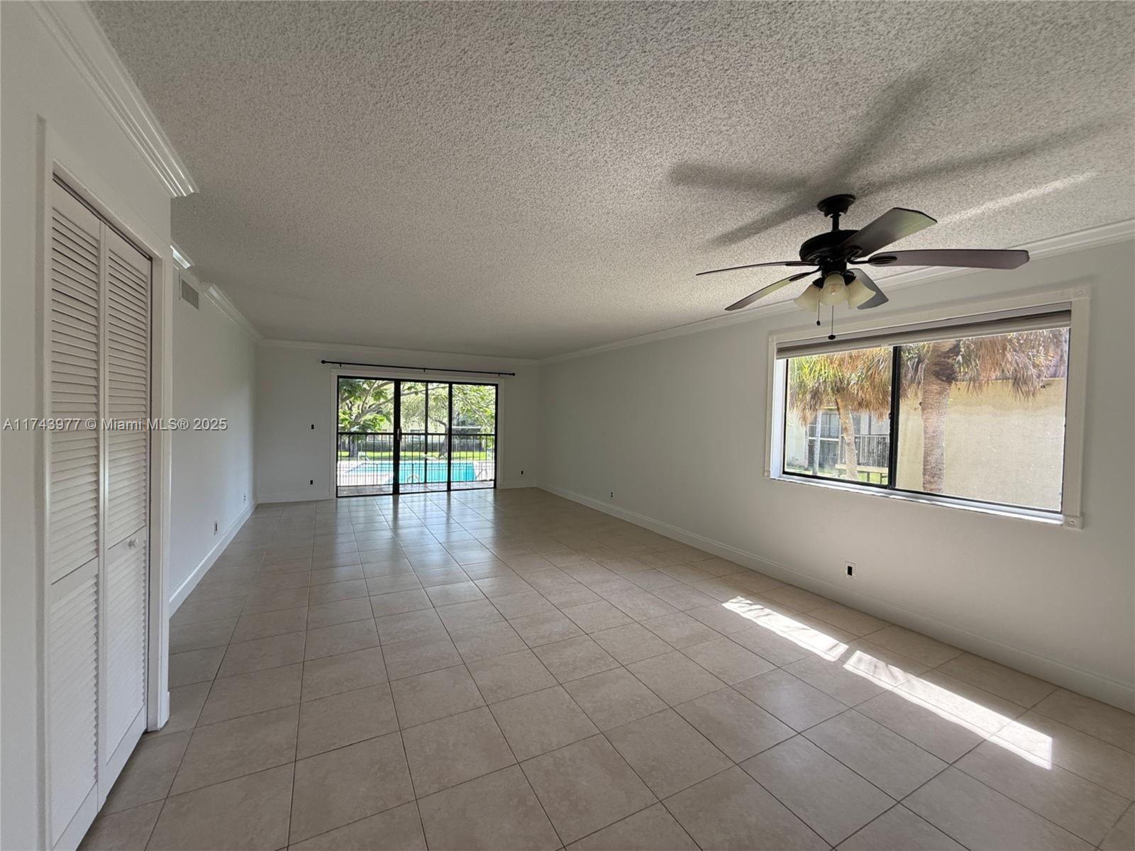 303 Lakeview Dr 202 Property Photo 3