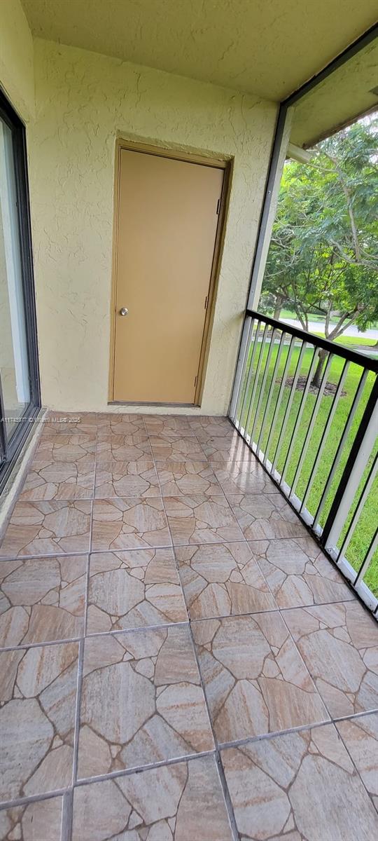 303 Lakeview Dr 202 Property Photo 7