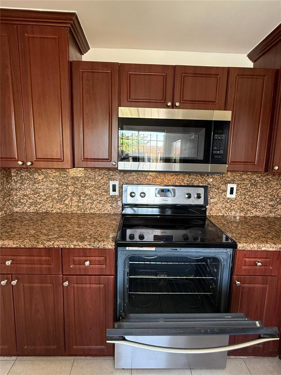 303 Lakeview Dr 202 Property Photo 9