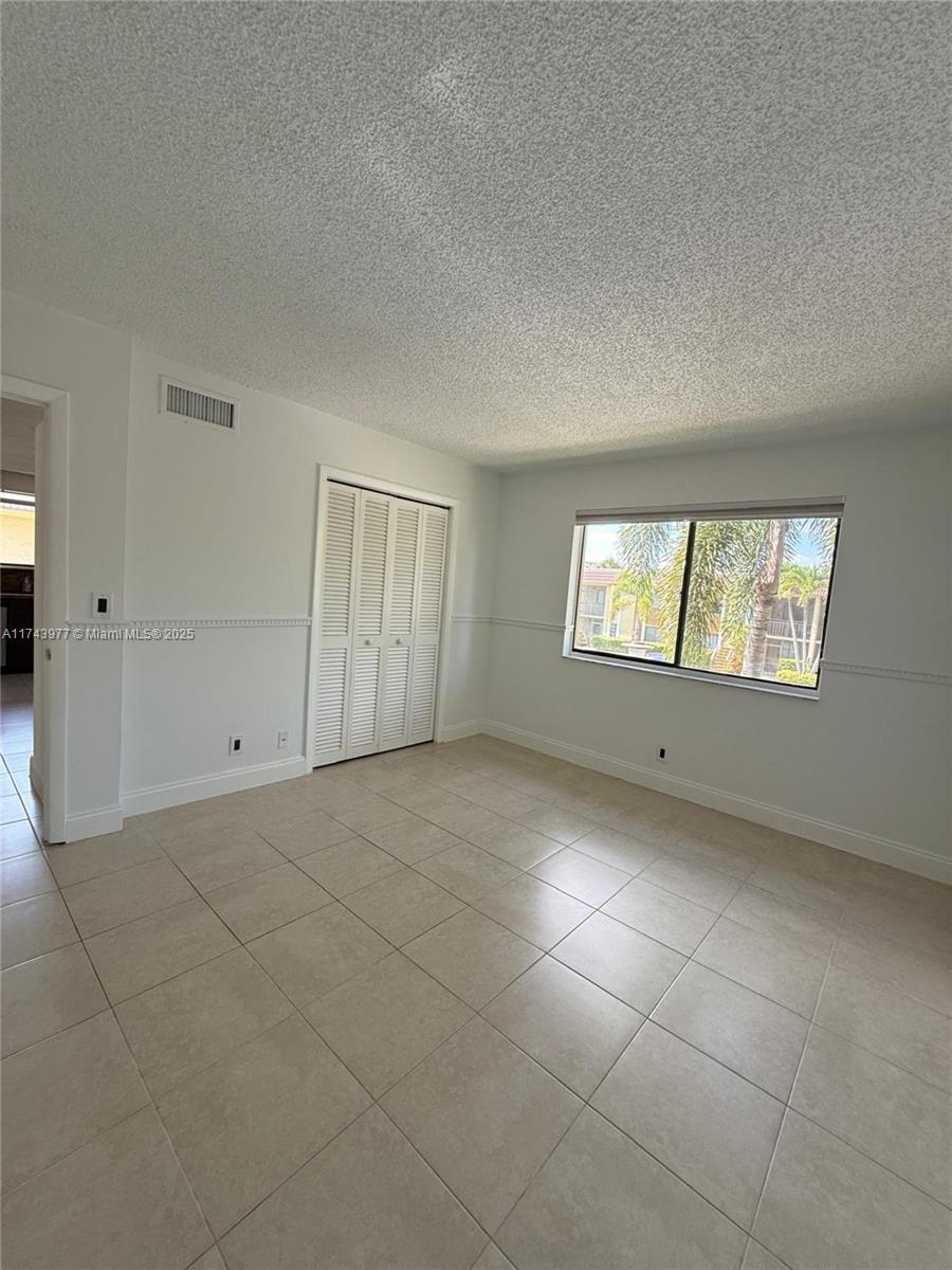 303 Lakeview Dr 202 Property Photo 11