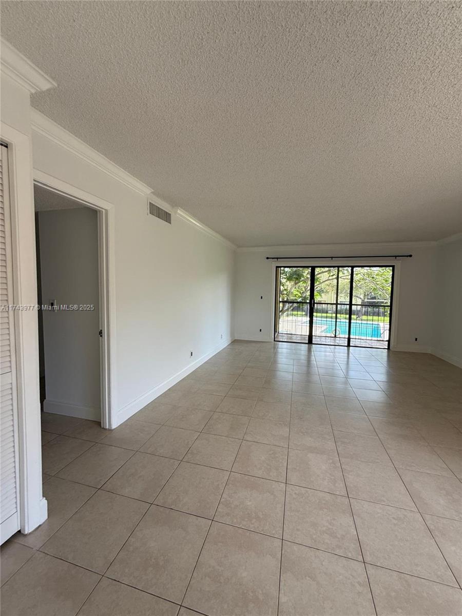 303 Lakeview Dr 202 Property Photo 14