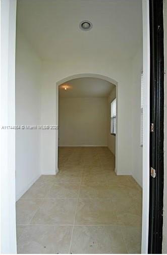 830 Ne 191 St Property Photo 3