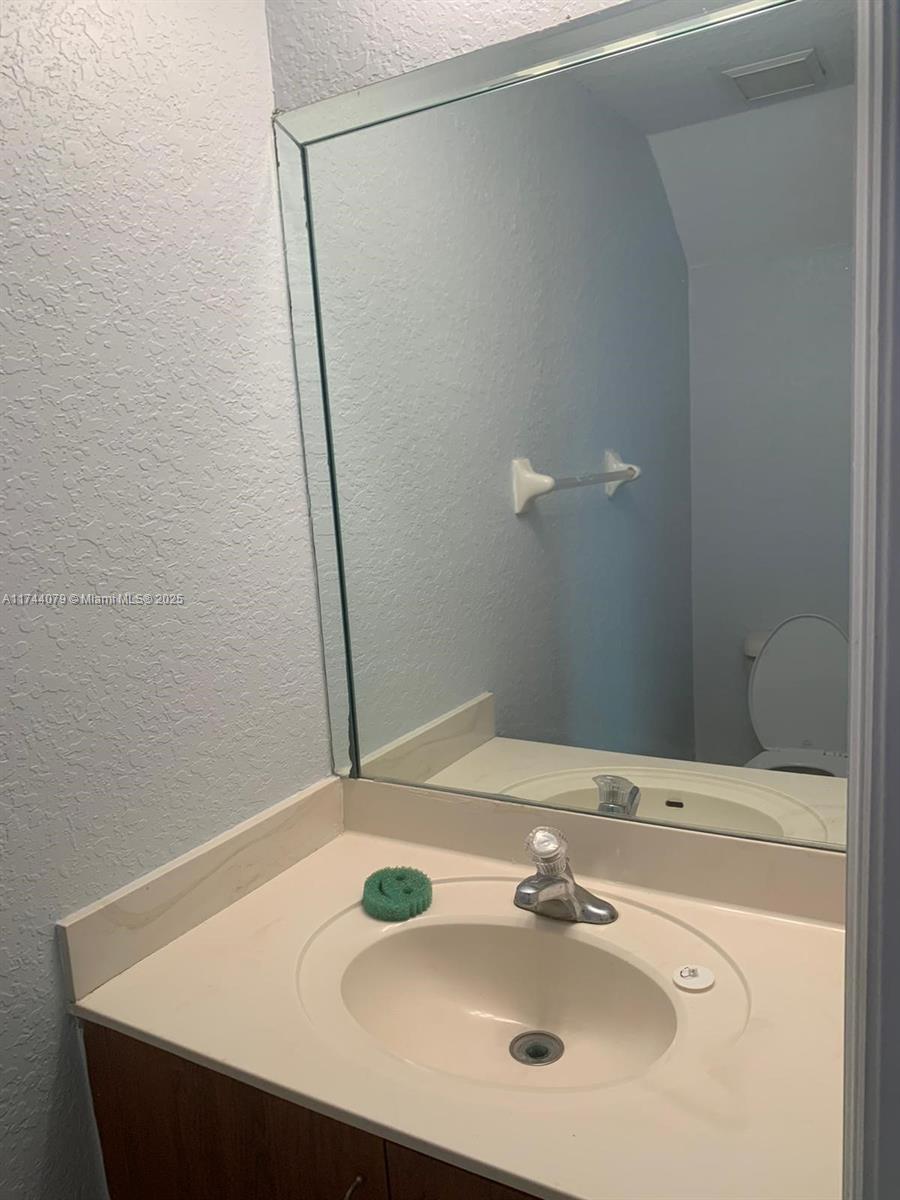 865 Sw 6th Ct Property Photo 4