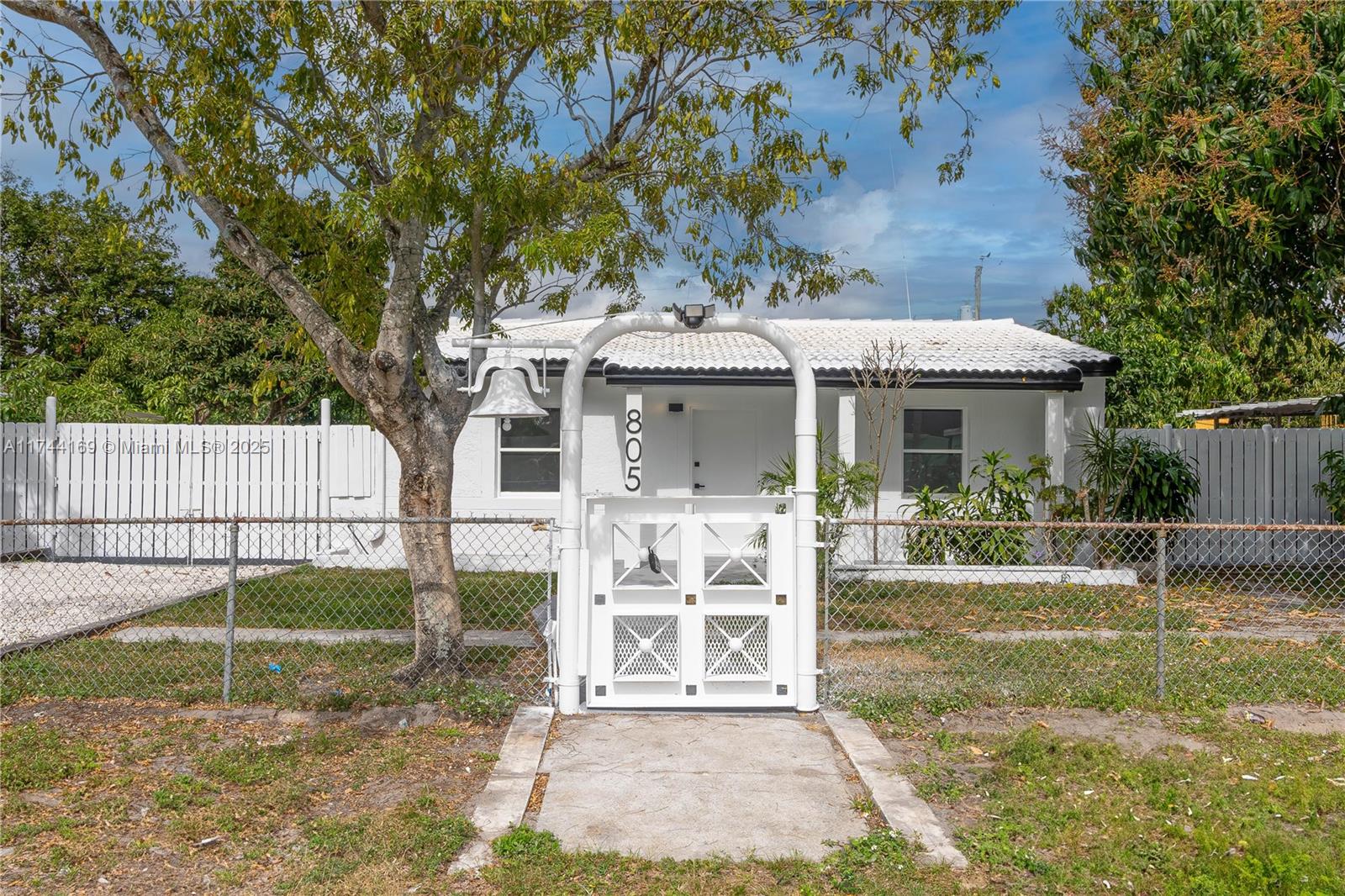 805 Sultan Ave Property Photo