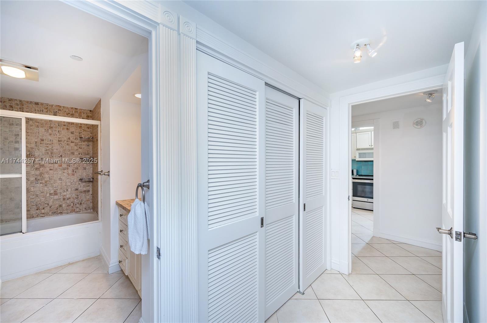 201 Crandon Blvd 505 Property Photo 17