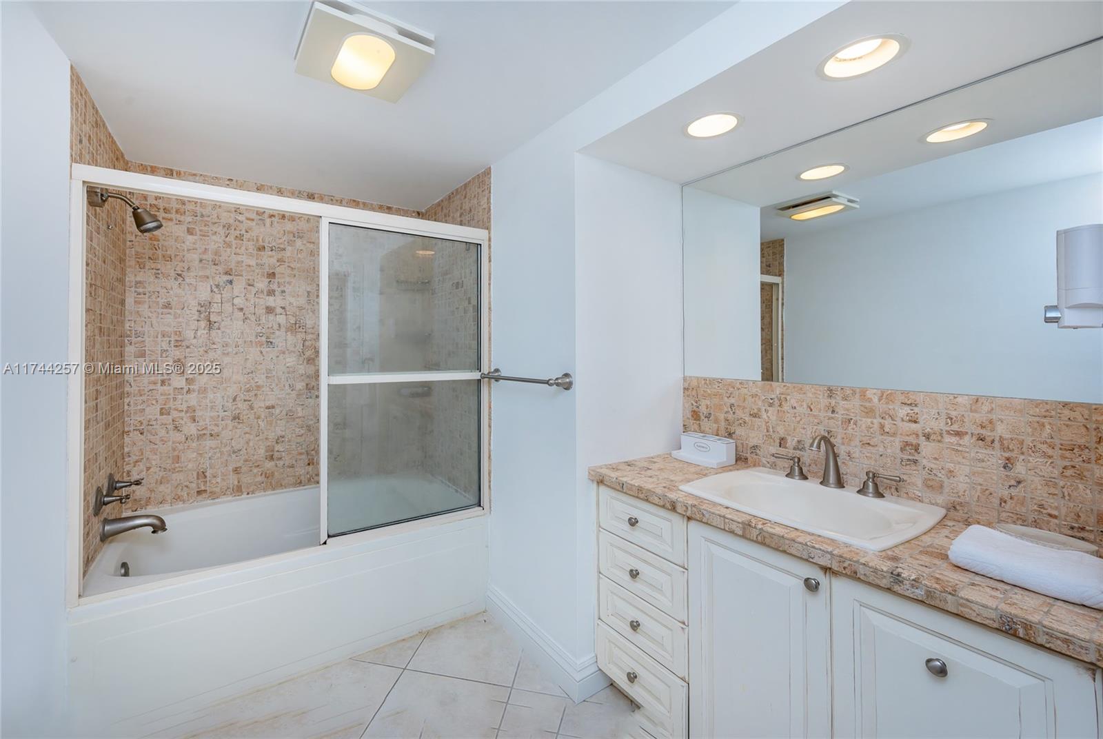 201 Crandon Blvd 505 Property Photo 22