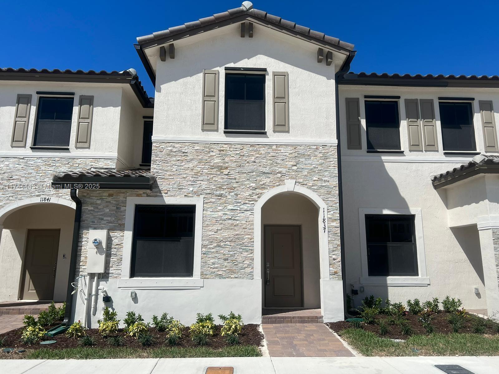 A11744443 Property Photo 1