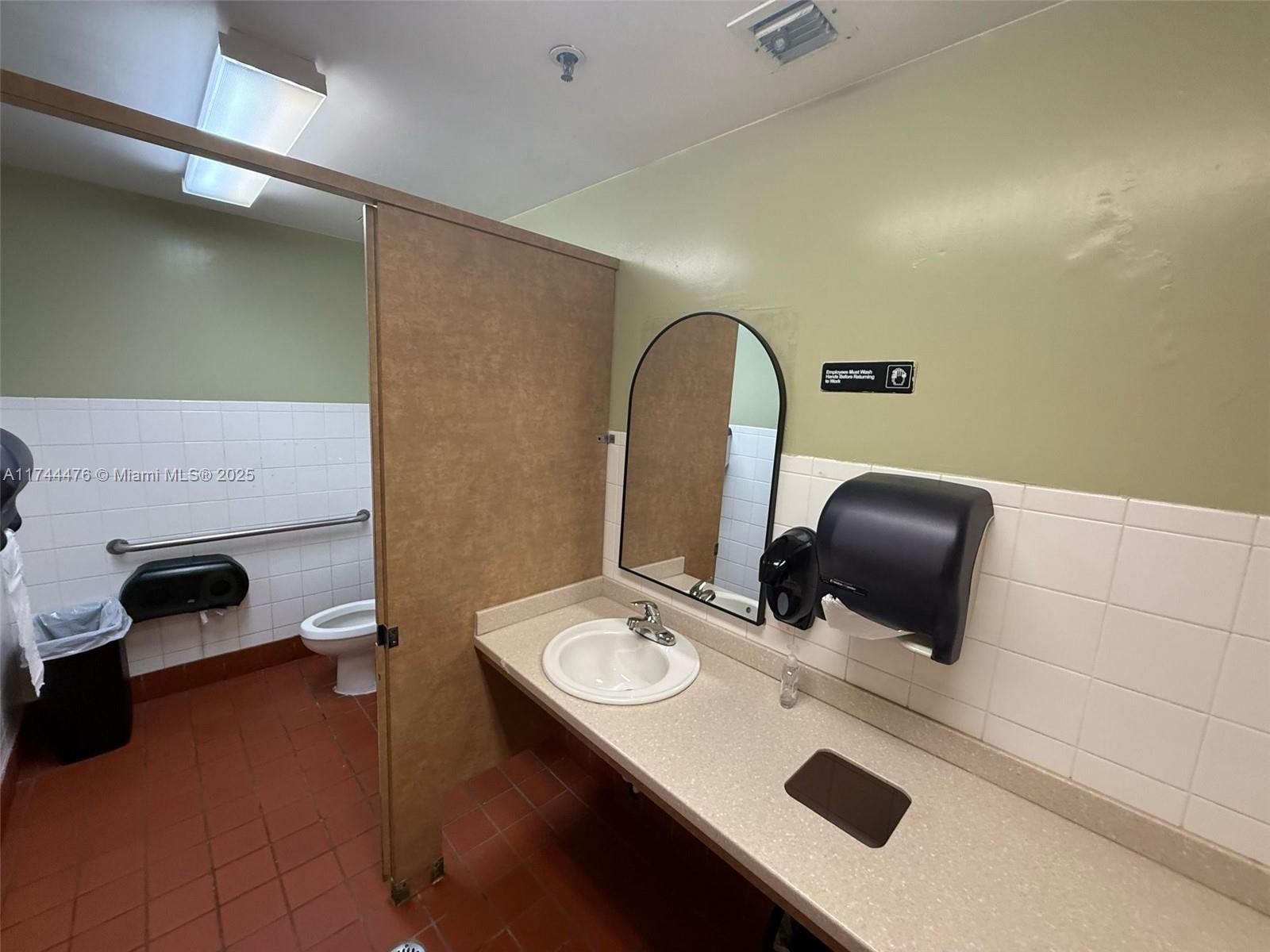 18279 Pines Blvd Property Photo 11
