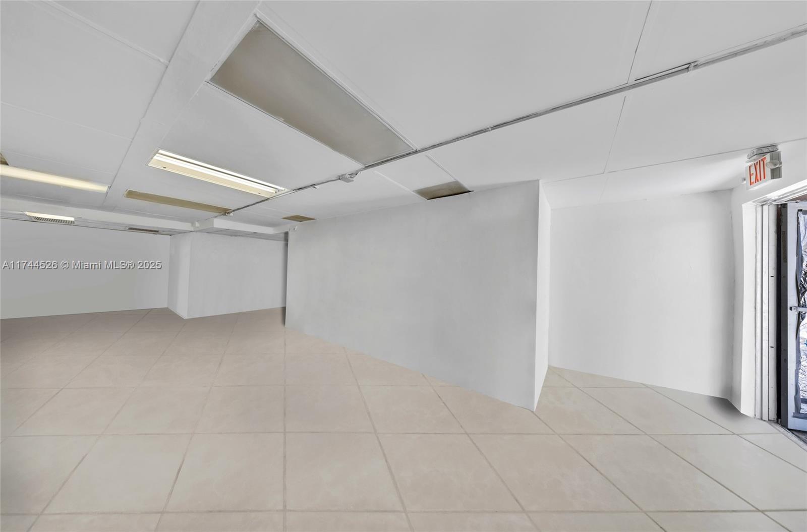 17010 W Dixie Hwy Property Photo 6