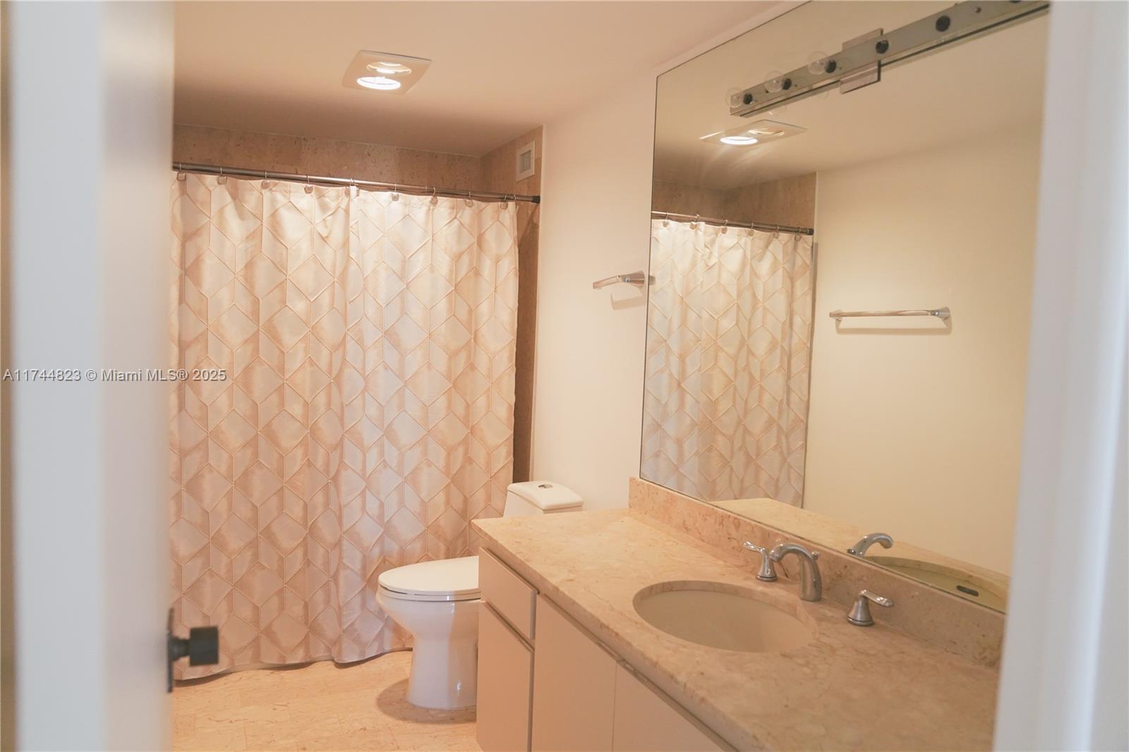 1800 Ne 114th St 510 Property Photo 9