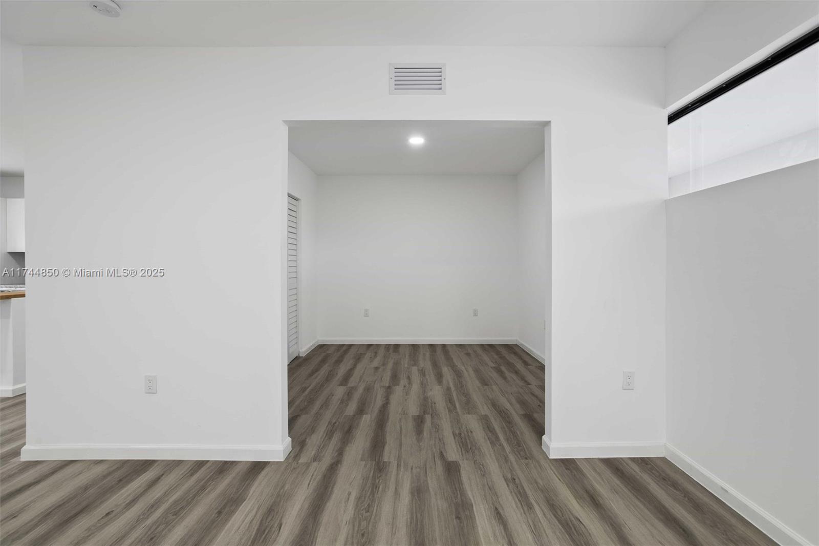 570 Nw 7 3 Property Photo 8