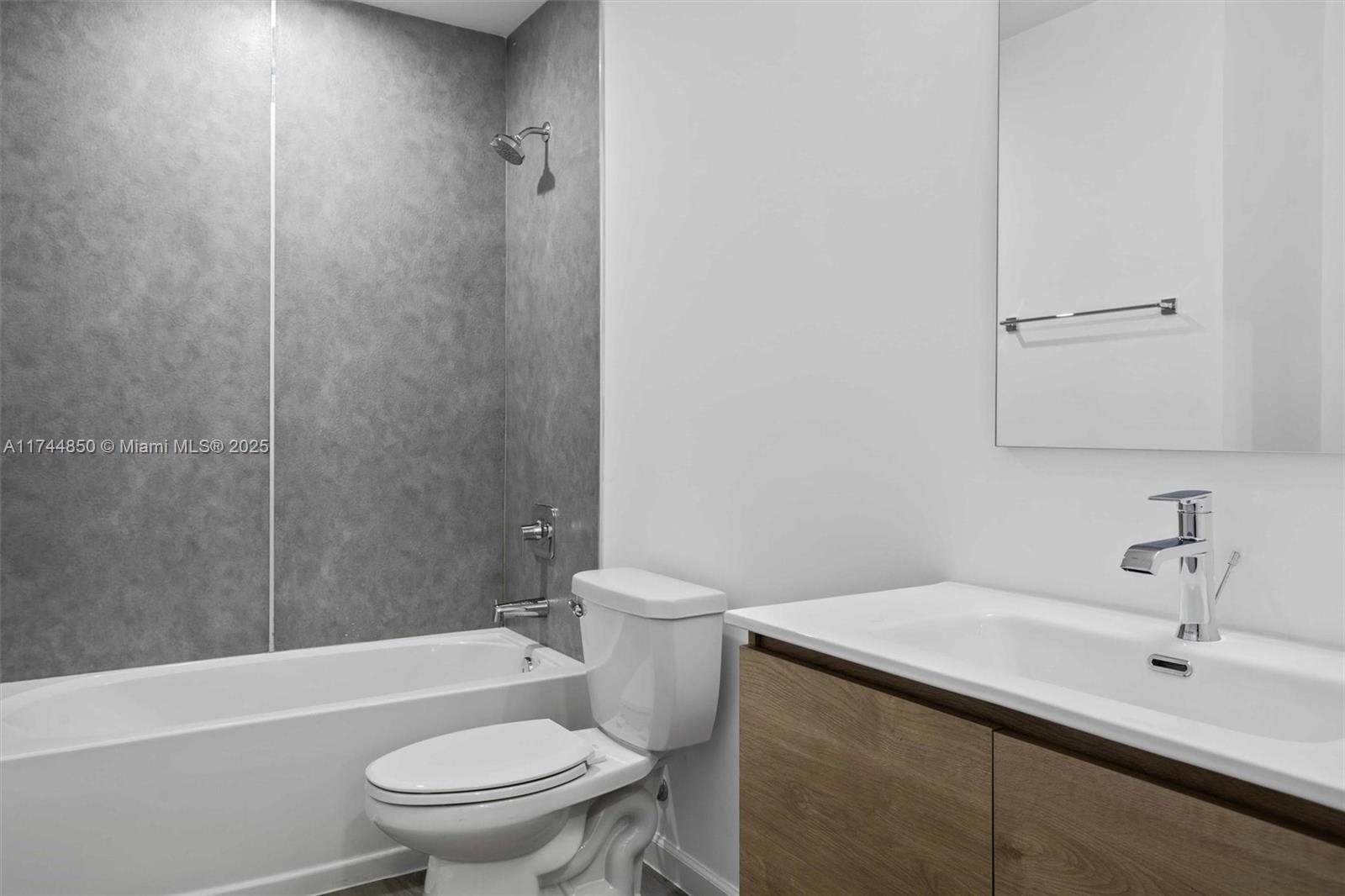 570 Nw 7 3 Property Photo 15