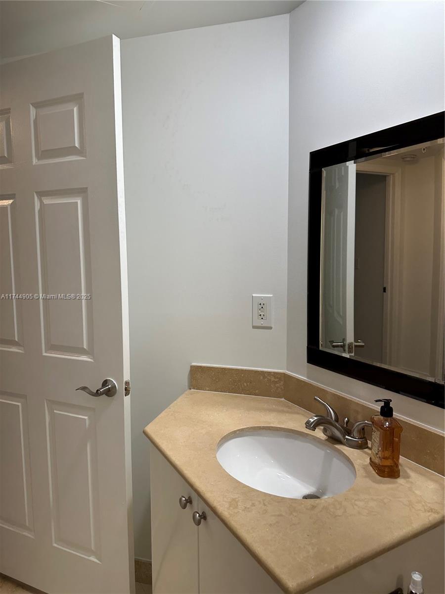 1755 E Hallandale Beach Blvd Mez7e Property Photo 28