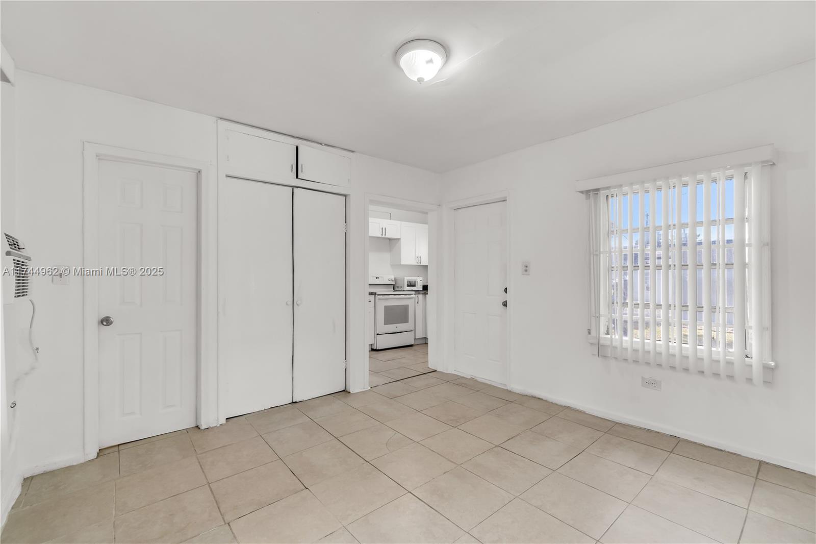 7525 Ne Miami Ct Property Photo 8