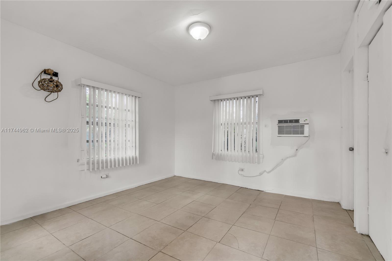 7525 Ne Miami Ct Property Photo 14