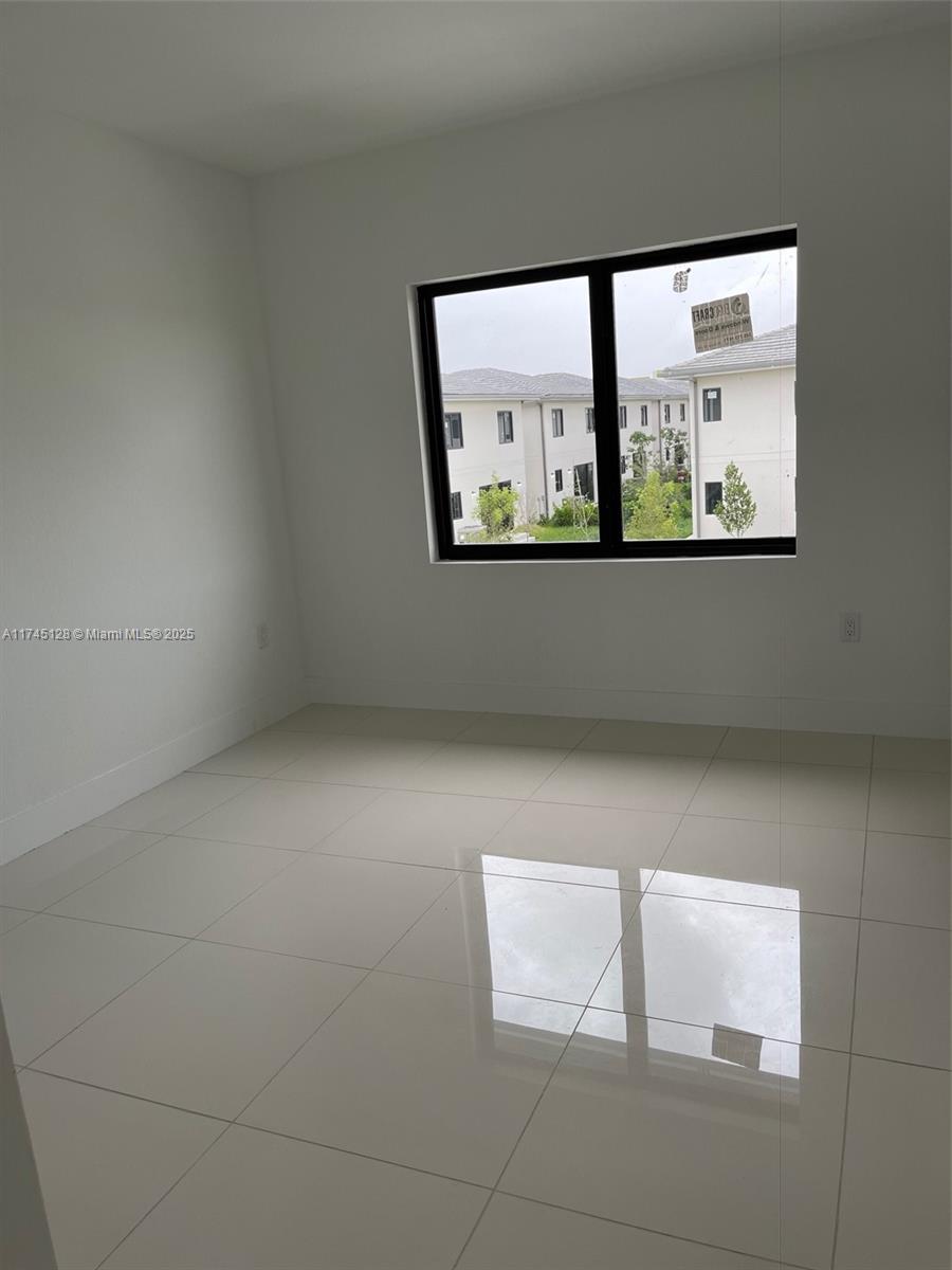 301 Nw 12 Ct Property Photo 11