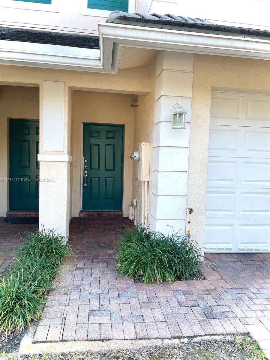 2976 Nw 30th Ct Property Photo 2