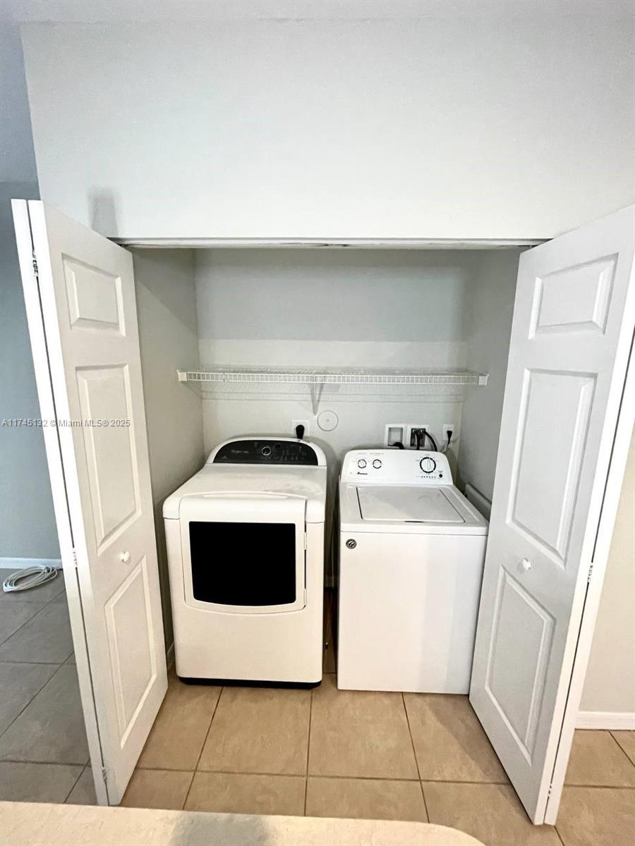 2976 Nw 30th Ct Property Photo 4