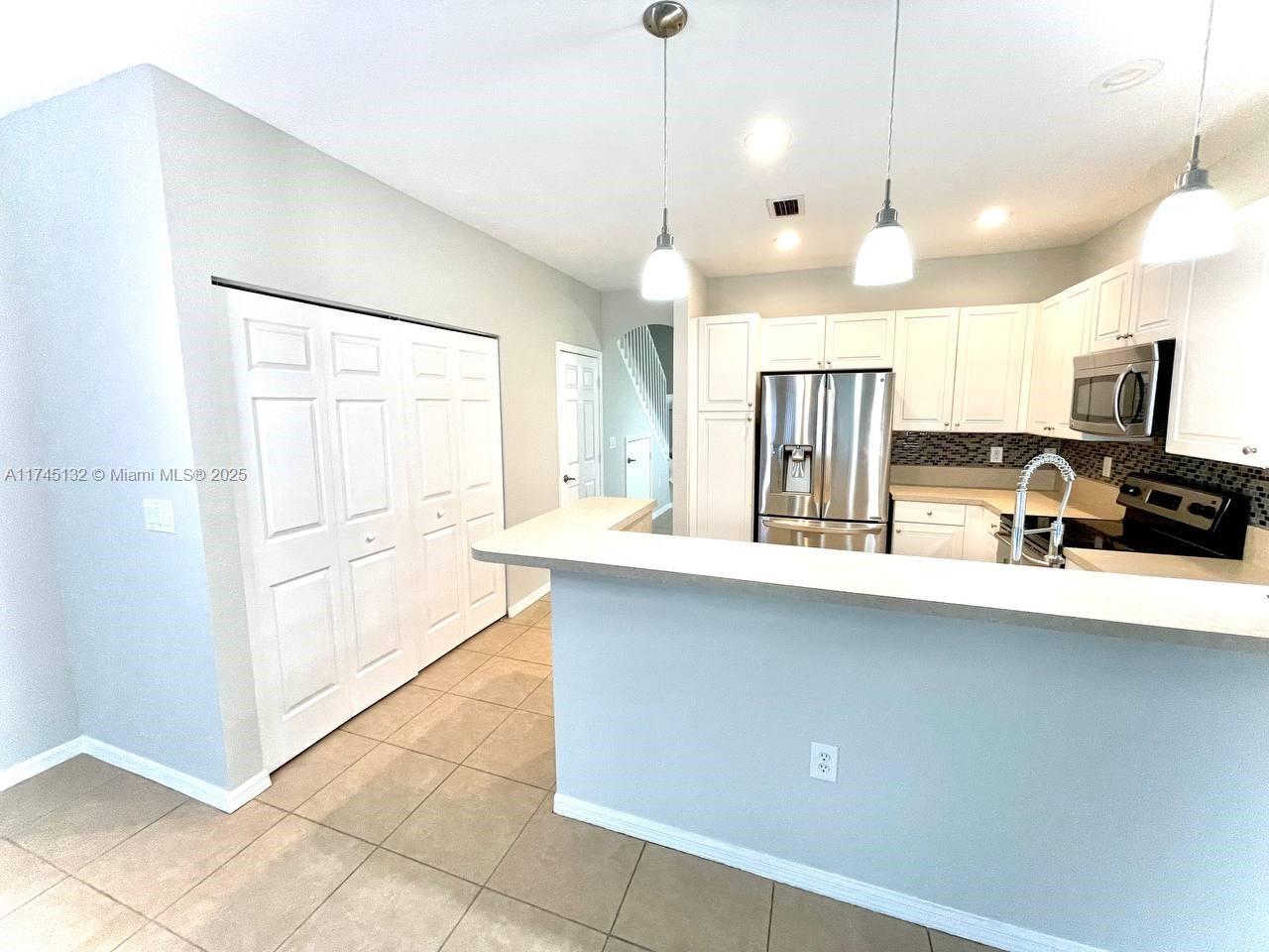 2976 Nw 30th Ct Property Photo 7