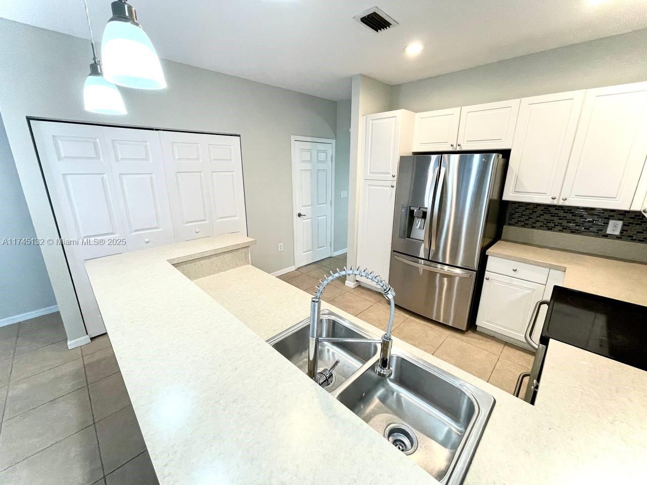 2976 Nw 30th Ct Property Photo 8