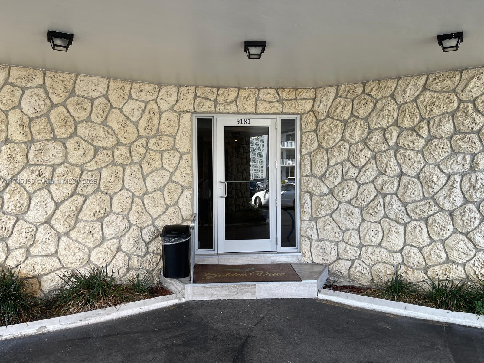 3181 S Ocean Dr 107 Property Photo 2