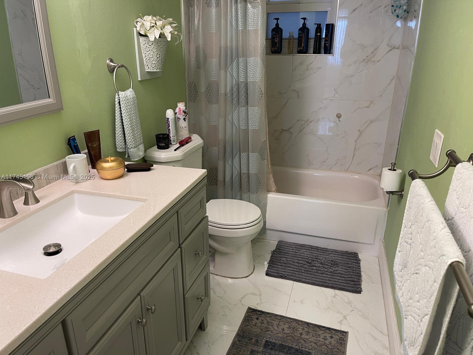 3181 S Ocean Dr 107 Property Photo 17