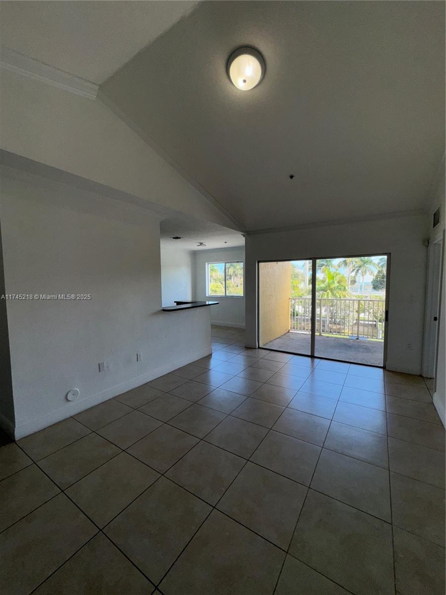 21100 Sw 87th Ave 303 Property Photo 1