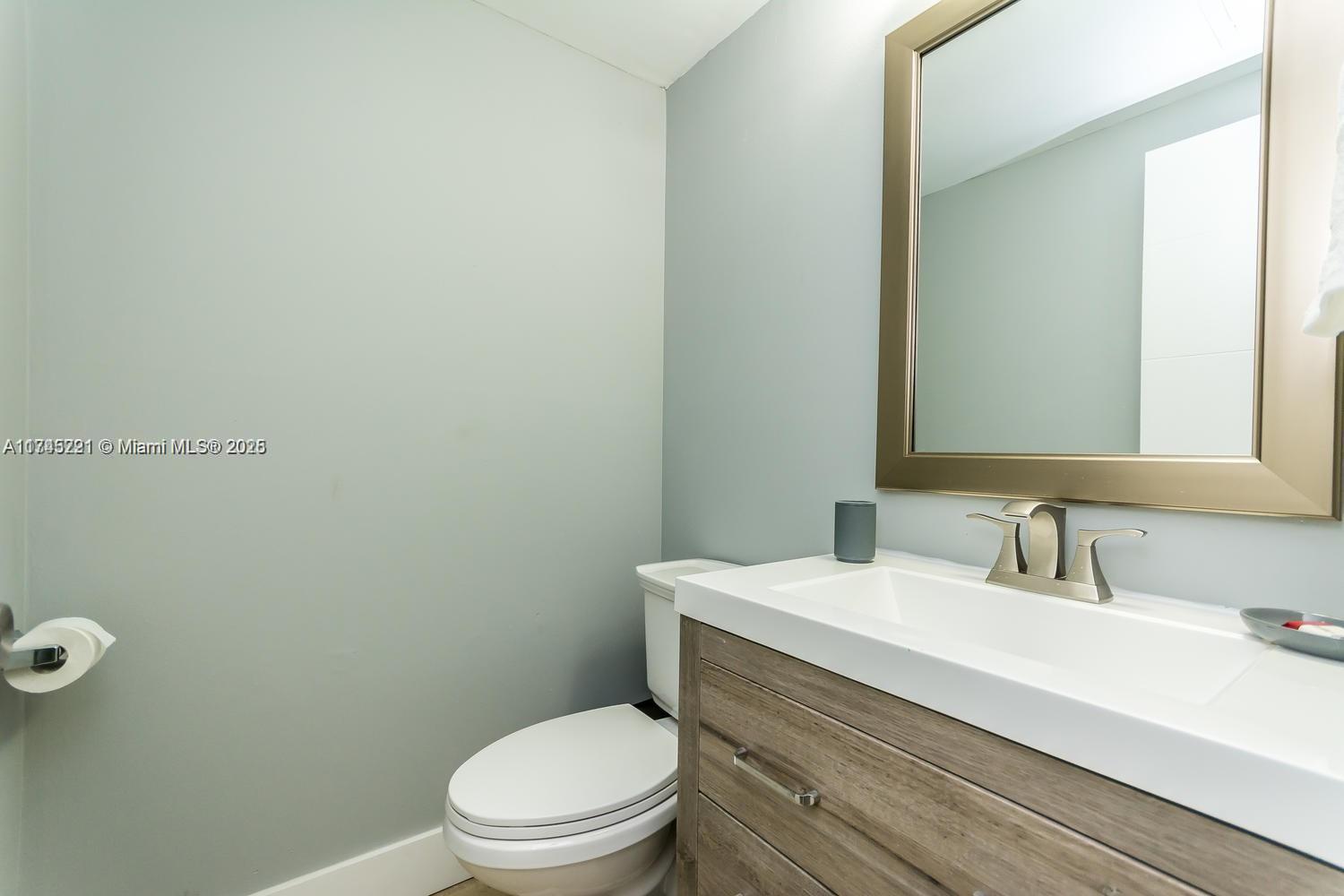 17620 Atlantic Blvd 519 Property Photo 6