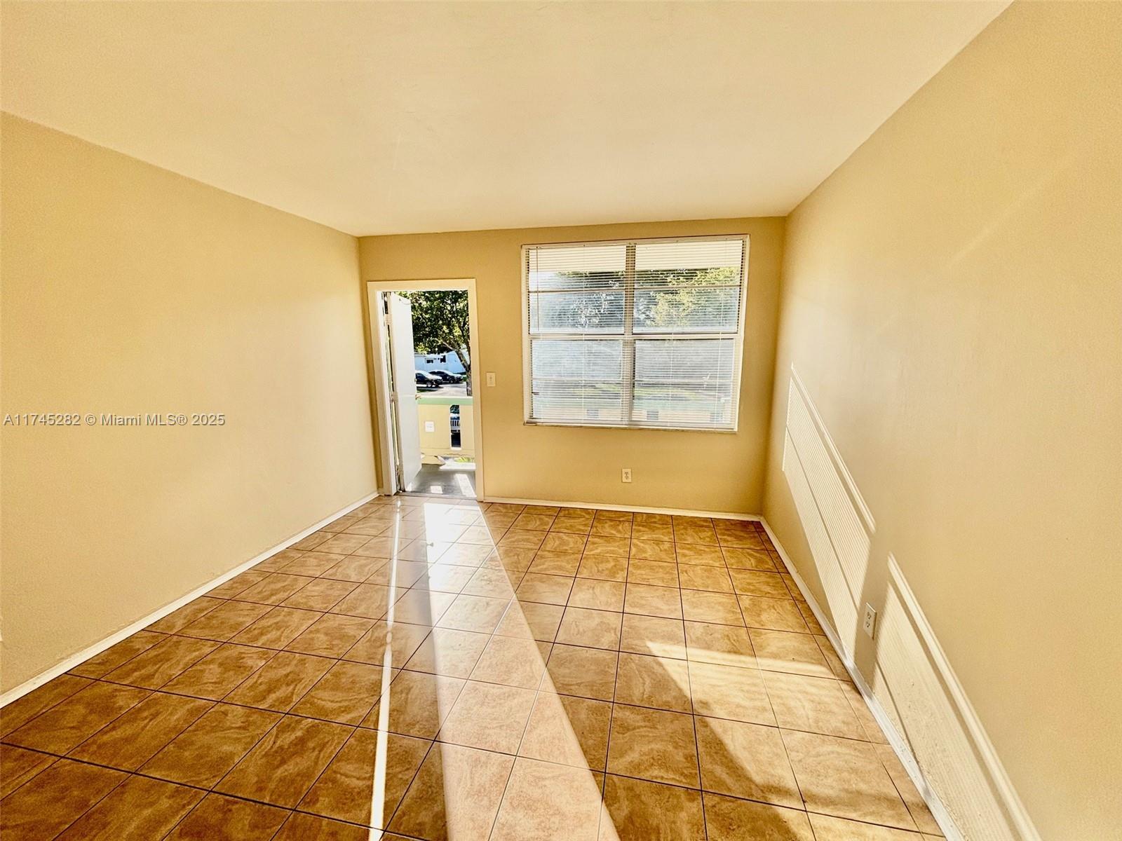 1715 N 16th Ave 115 Property Photo 2