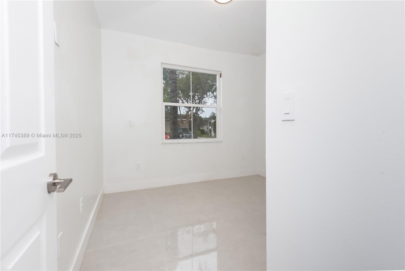 939 Ne 42nd Ter 939 Property Photo 20