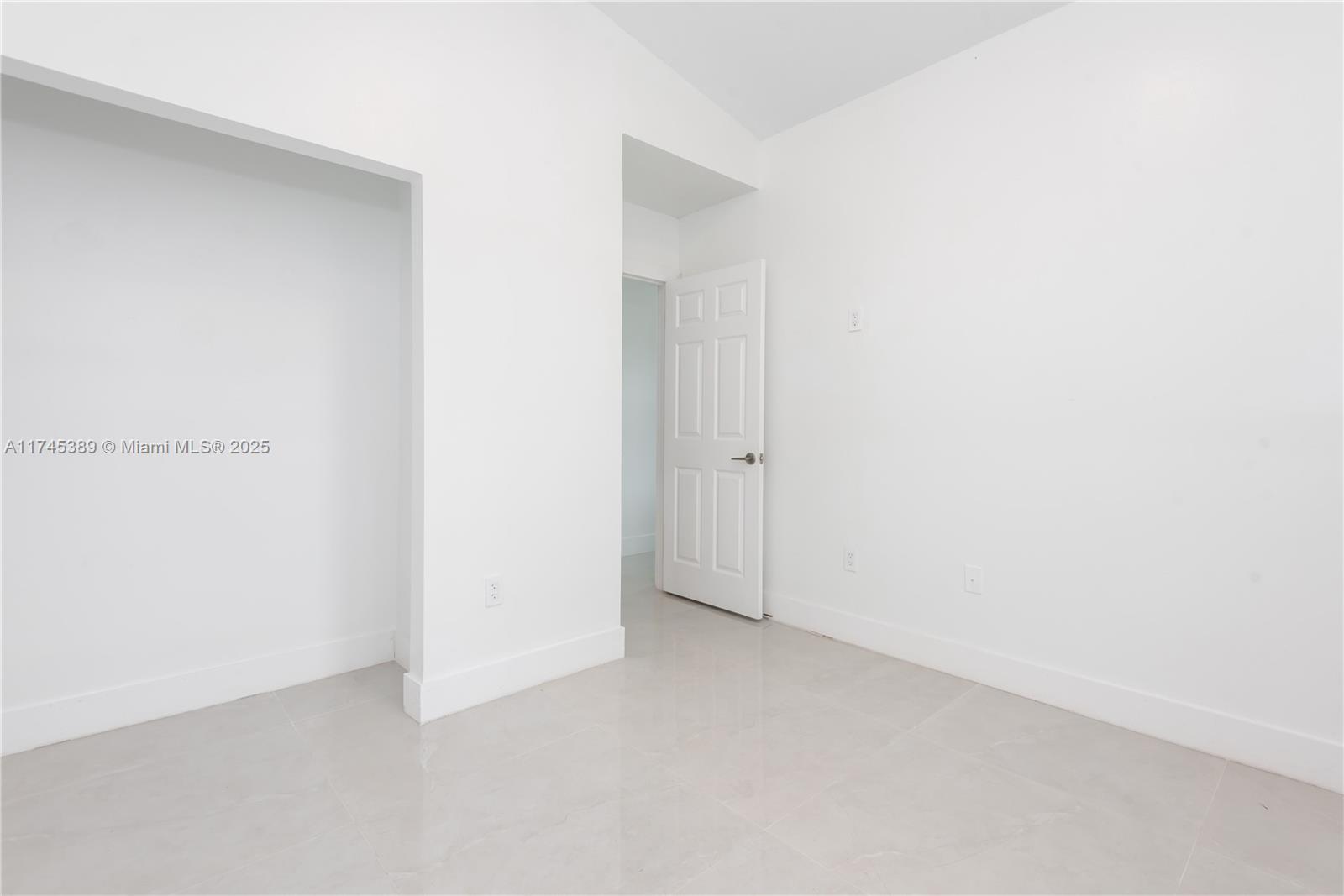 939 Ne 42nd Ter 939 Property Photo 26
