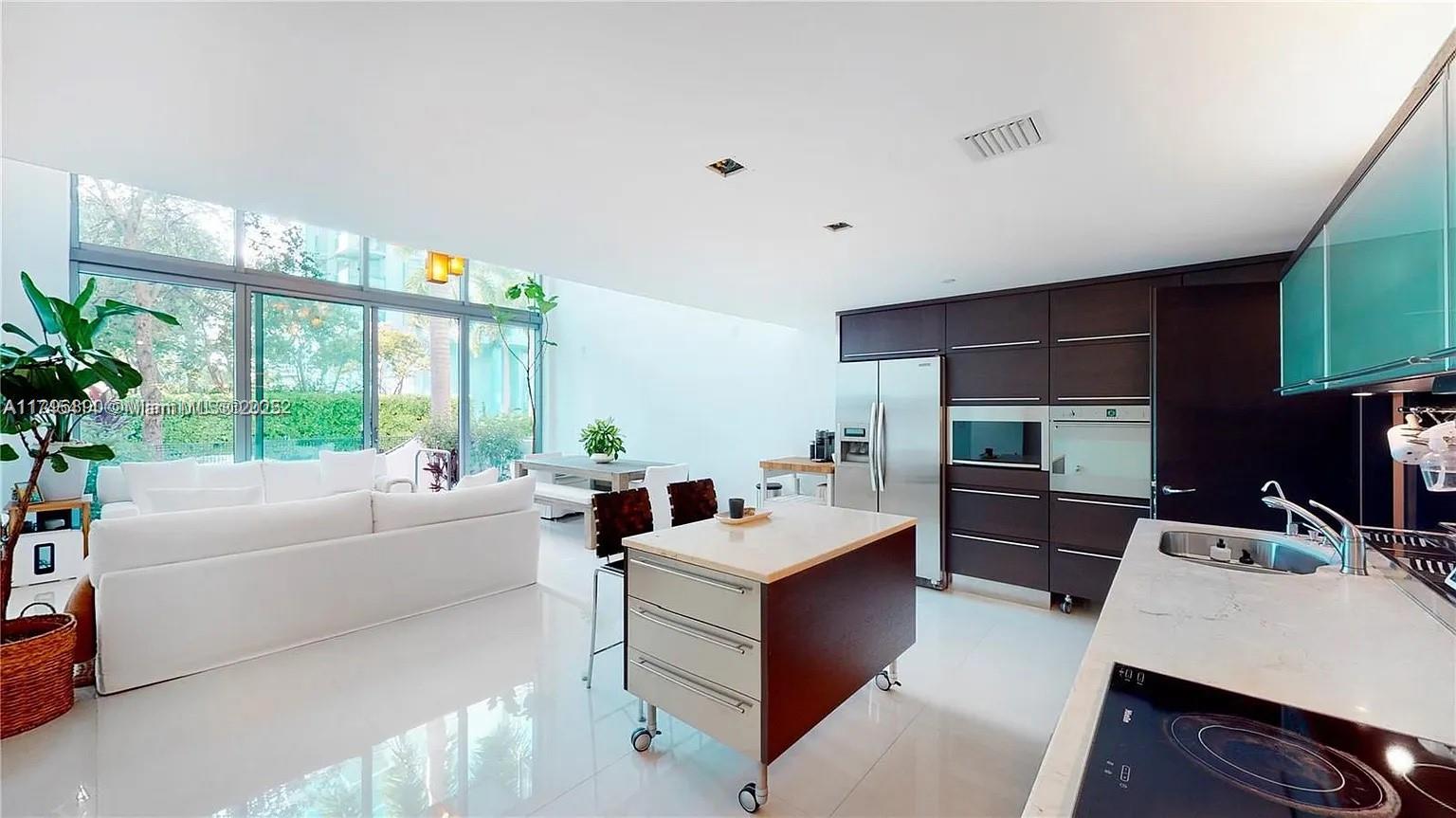6000 Collins Ave 124 Property Photo 3