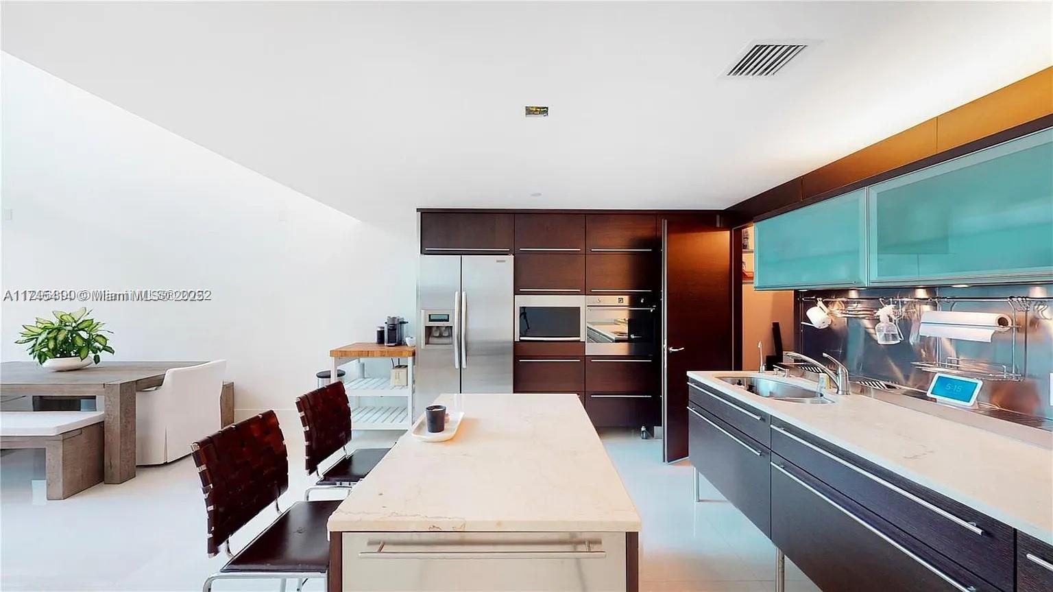 6000 Collins Ave 124 Property Photo 4
