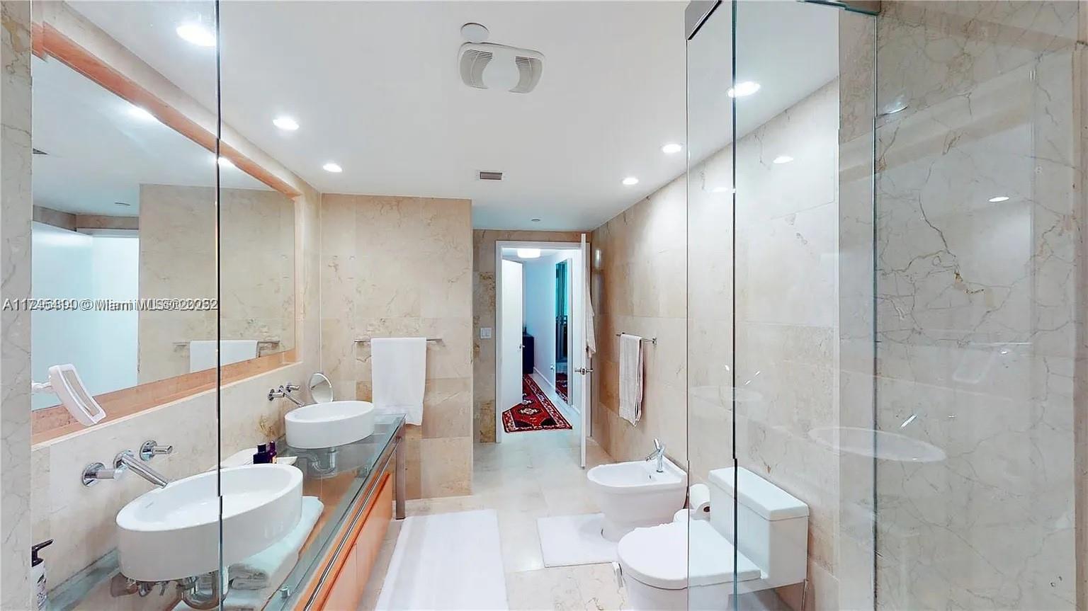 6000 Collins Ave 124 Property Photo 7