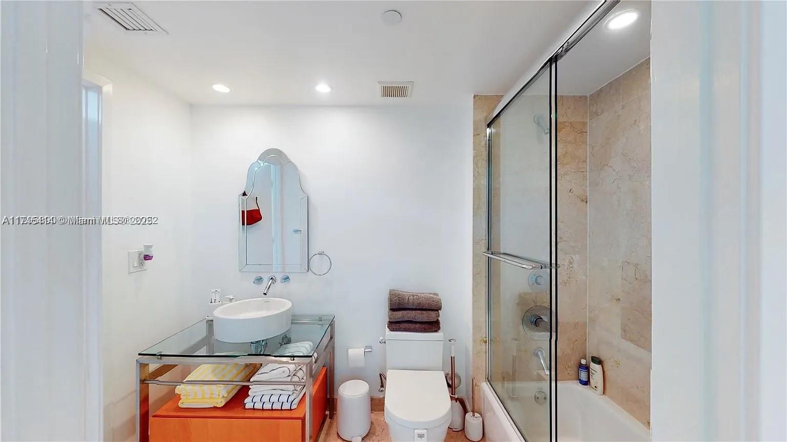6000 Collins Ave 124 Property Photo 9