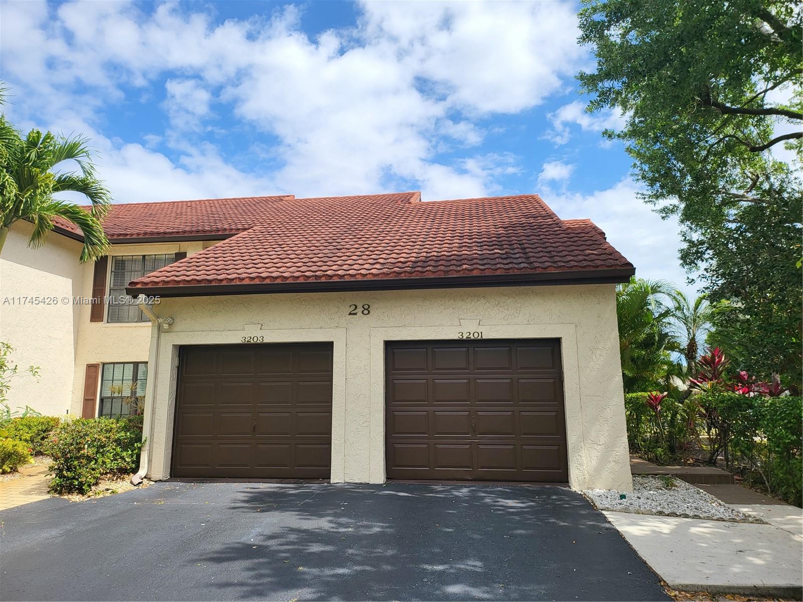 3201 Jog Park Dr Property Photo