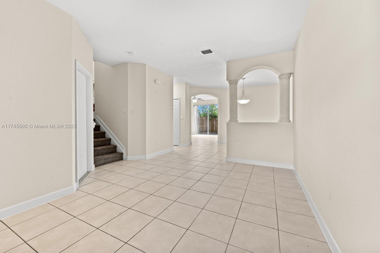 2474 Se 15th Ct Property Photo 6