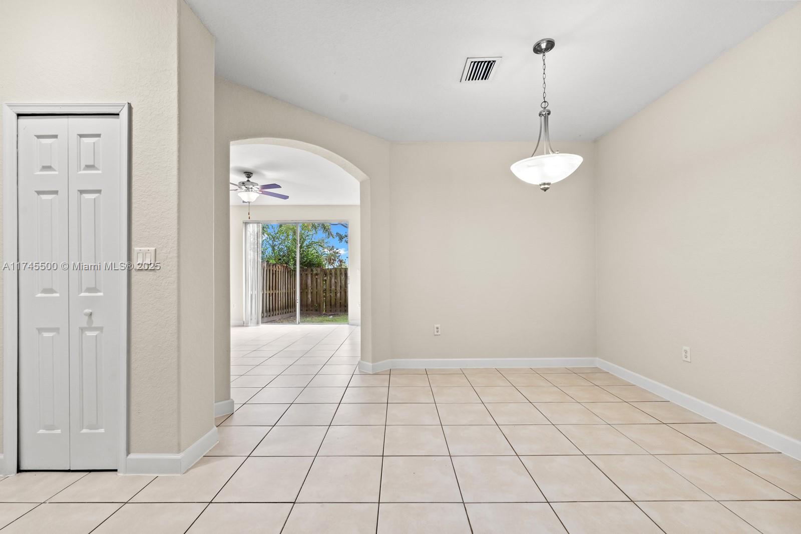 2474 Se 15th Ct Property Photo 9