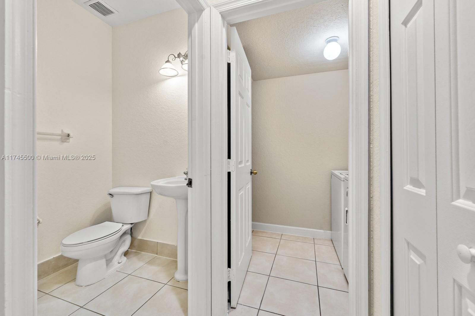 2474 Se 15th Ct Property Photo 13