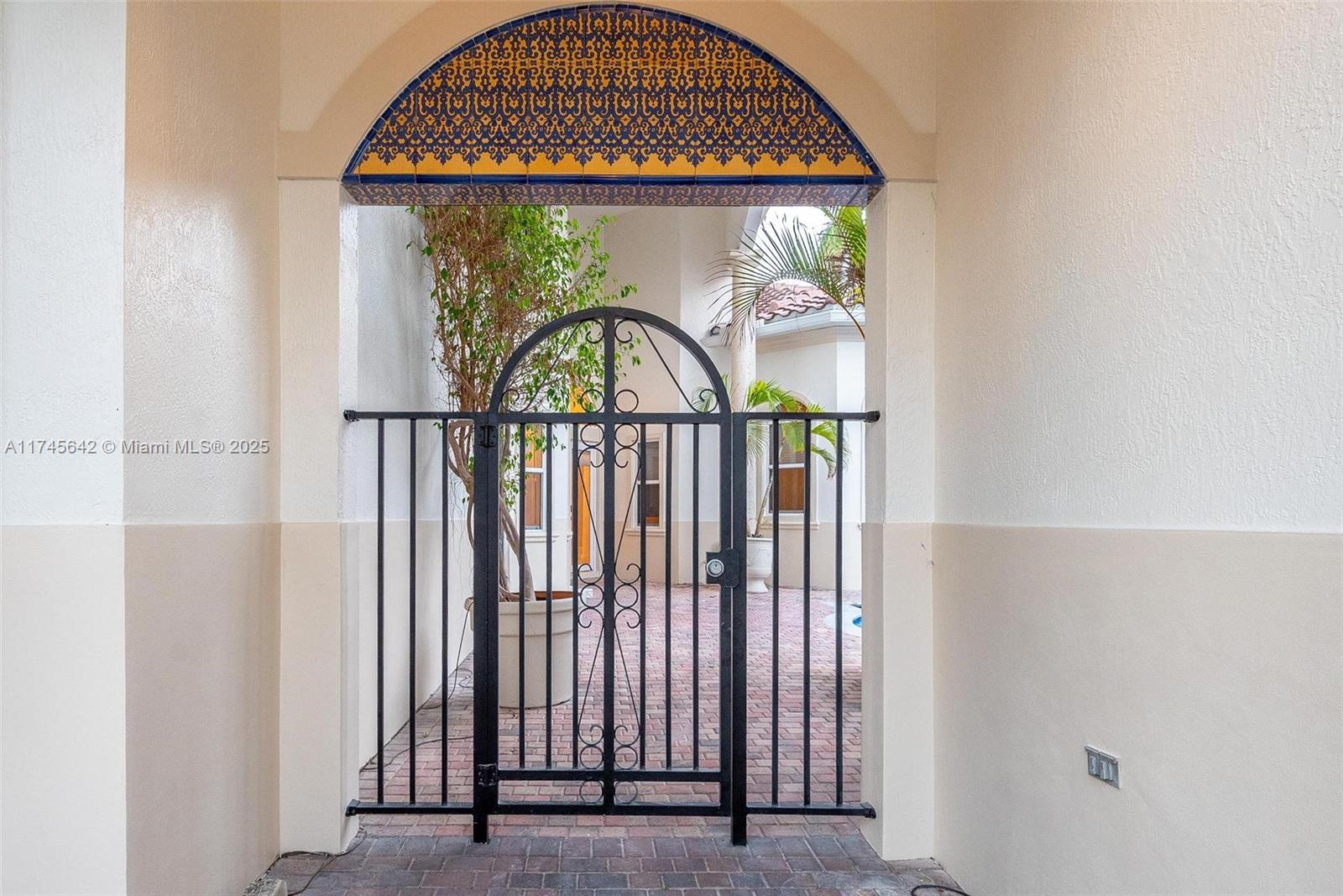 920 Captiva Dr Property Photo 2