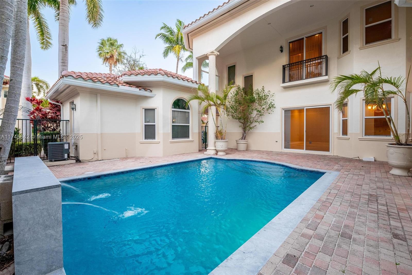 920 Captiva Dr Property Photo 3