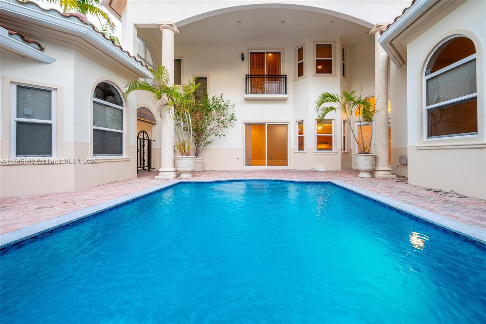 920 Captiva Dr Property Photo 5