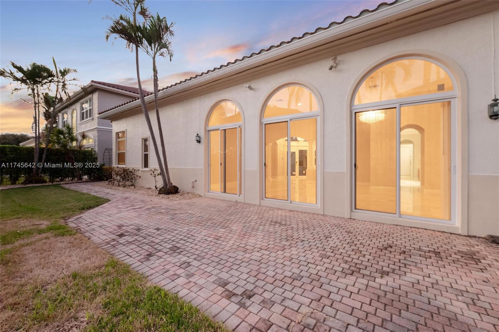 920 Captiva Dr Property Photo 17